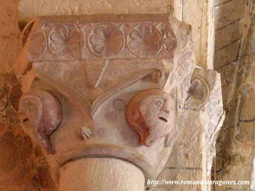 CAPITEL DEL LADO SUR DEL FORMERO OESTE